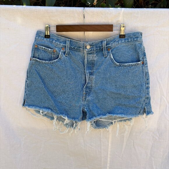 Levi's 501 Original Fit High Rise Women's Shorts - Picture 1 of 3